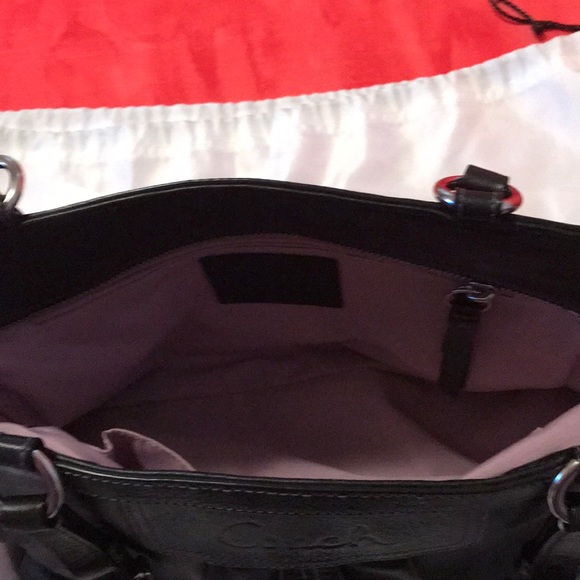 Authentic Coach Shoulder Bag. - Picture 3 of 8